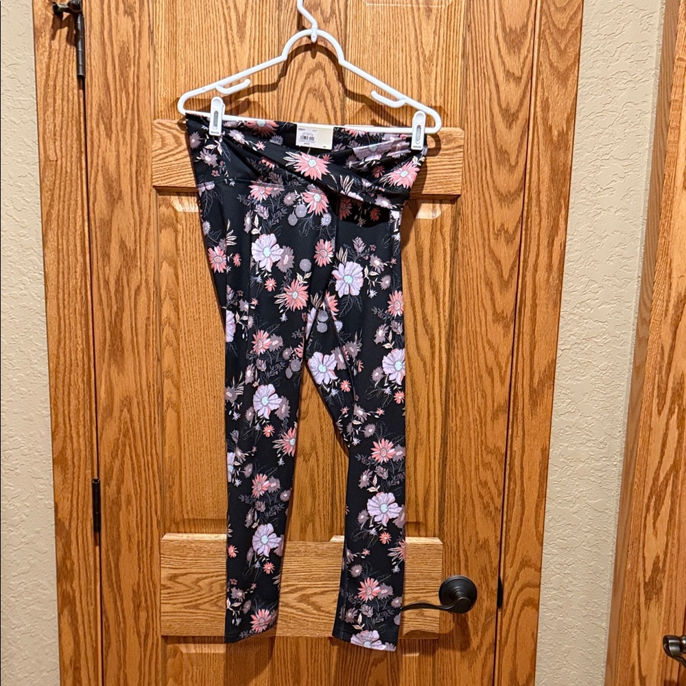 Kohl's Women's Black Floral Leggings